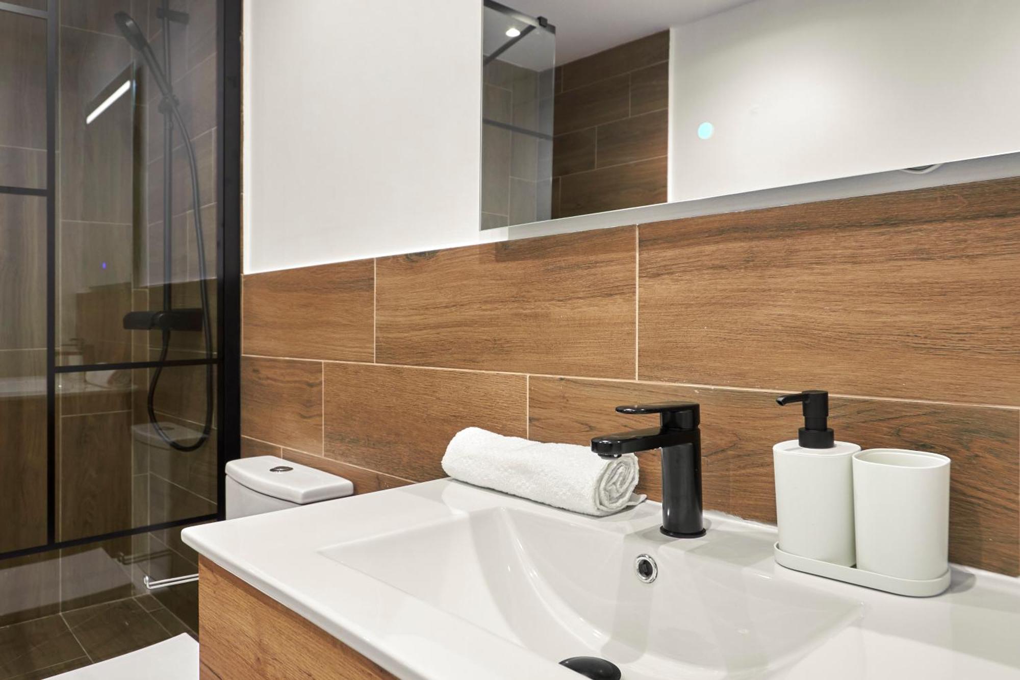 Comfortable Apartment Next To Apolo Theater Barcelona Buitenkant foto